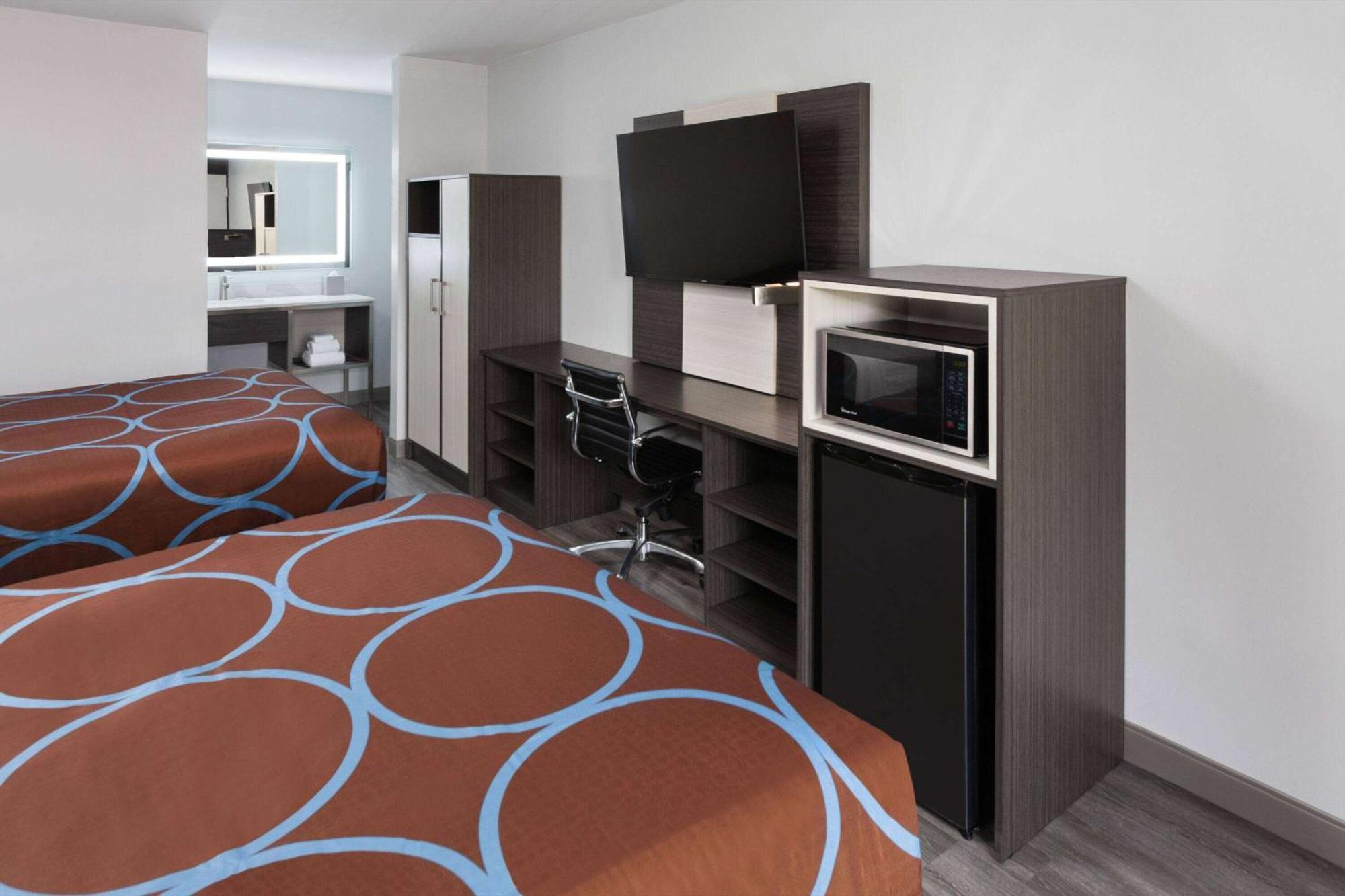 Super 8 By Wyndham Baltimore Northwest Exterior photo