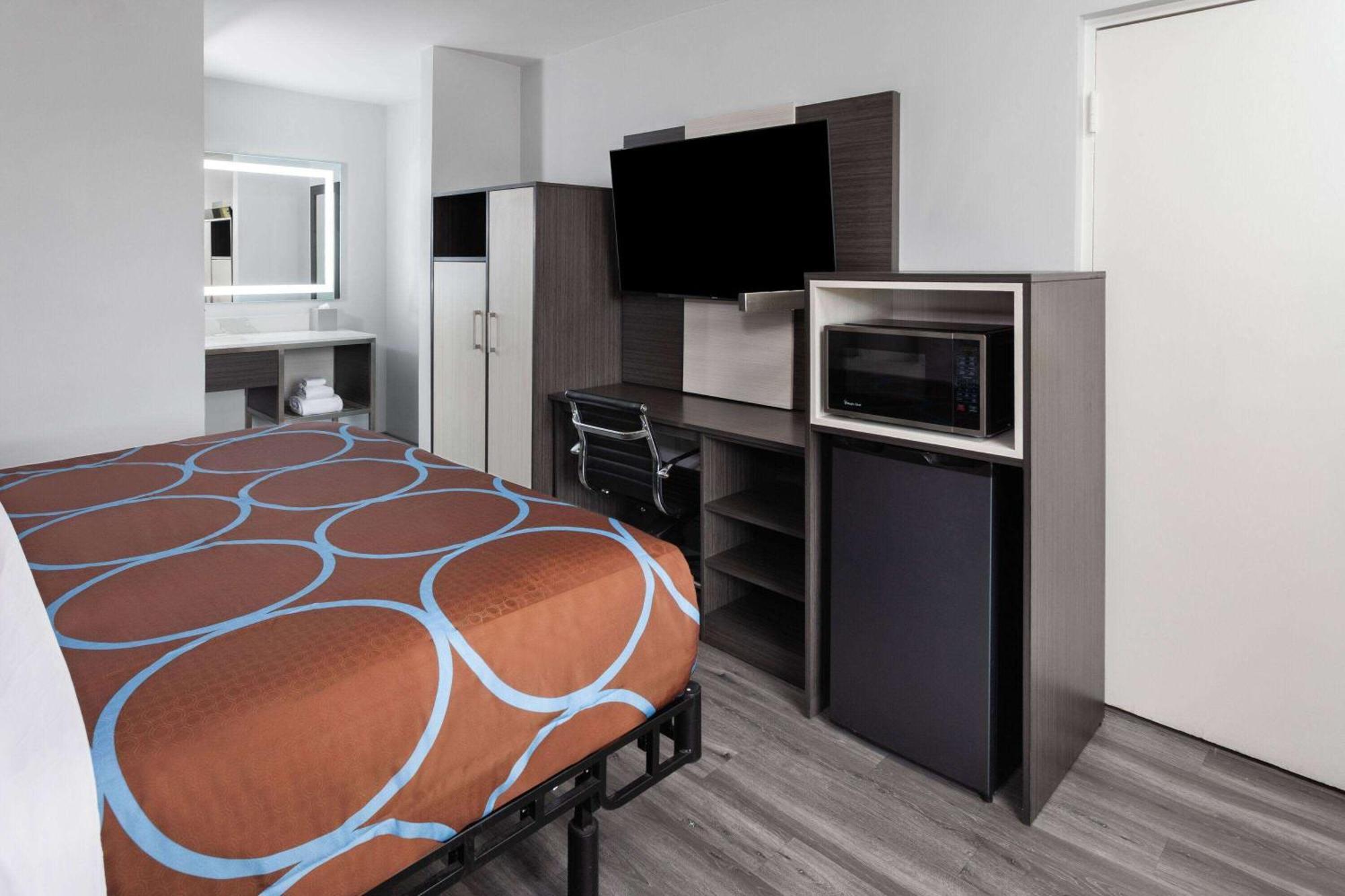 Super 8 By Wyndham Baltimore Northwest Exterior photo